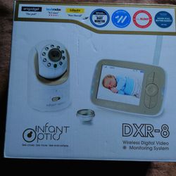 The Infant Optics DXR-8 PRO Baby Monitor is equipped with a 5" HD 720p resolution digital display and Advanced Noise Reduction (ANR) technology. 