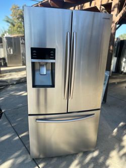 Samsung Stainless Steel Refrigerator With Ice Maker And Water Dispenser