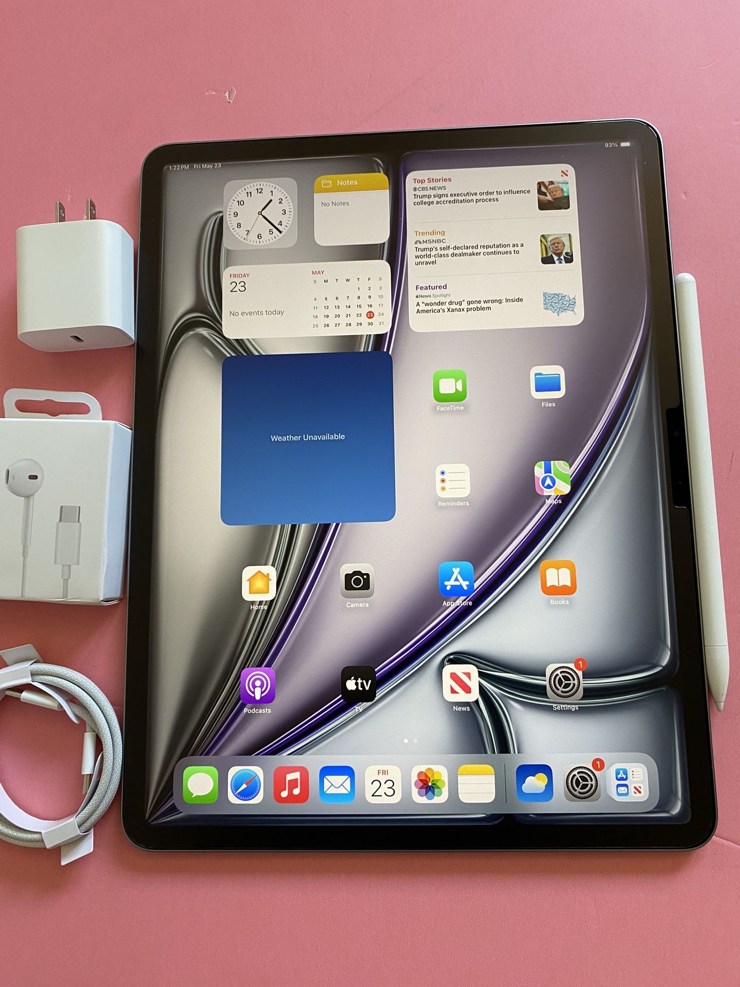 Apple IPad Air 13” (M2 chip / 2024 model) 128GB with Pen, keyboard & Accessories (warranty 10/2025)