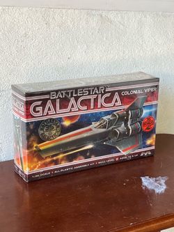 2013 Moebius Models 35th Anniversary BattleStar Galactica Colonial Viper 1:32 Scale Model - Bonus Ralph McQuarre Art Print  Part Number 940