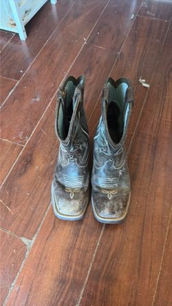 Shyanne boots, size 7 women’s