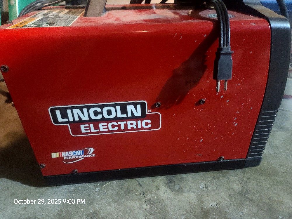 Lincoln Electric 140HD Welder