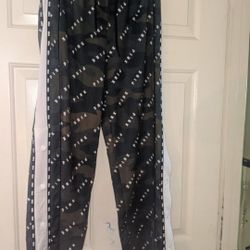 Victoria's Secret Size Medium Camo Pants In Like New Condition 