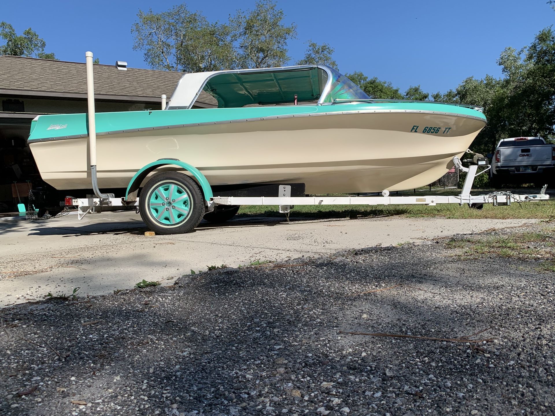 Vintage 17’ Boat With Removable Hard Top