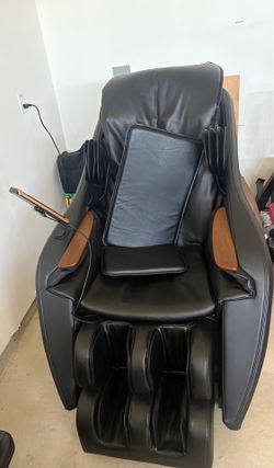 D.Core Black Massage Chair with Wood Accents
