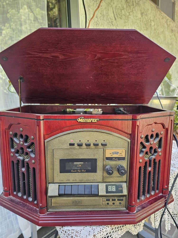 Memorex Record Player Vintage Style Radio CD tape Turntable Recordable Mahogany