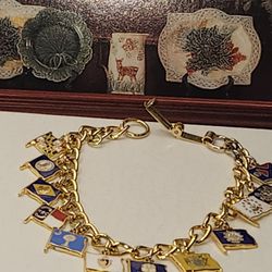 #1479, VINTAGE 10K GP 1950s USA STATES CHARM BRACELET. 7.5"IN
