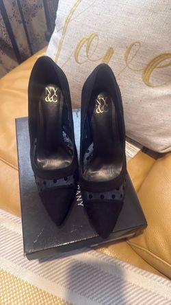 Black Pumps
