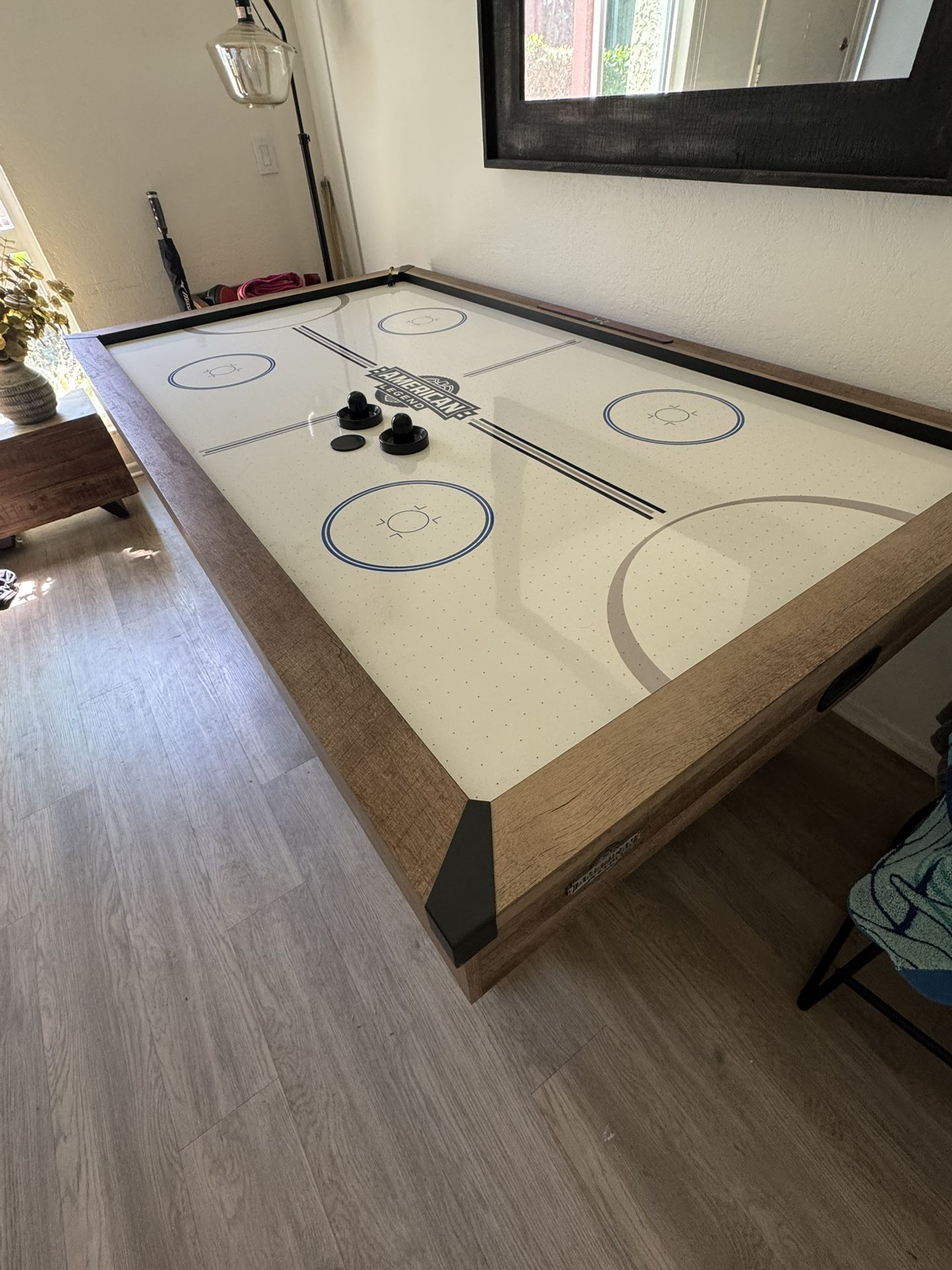 Air hockey table