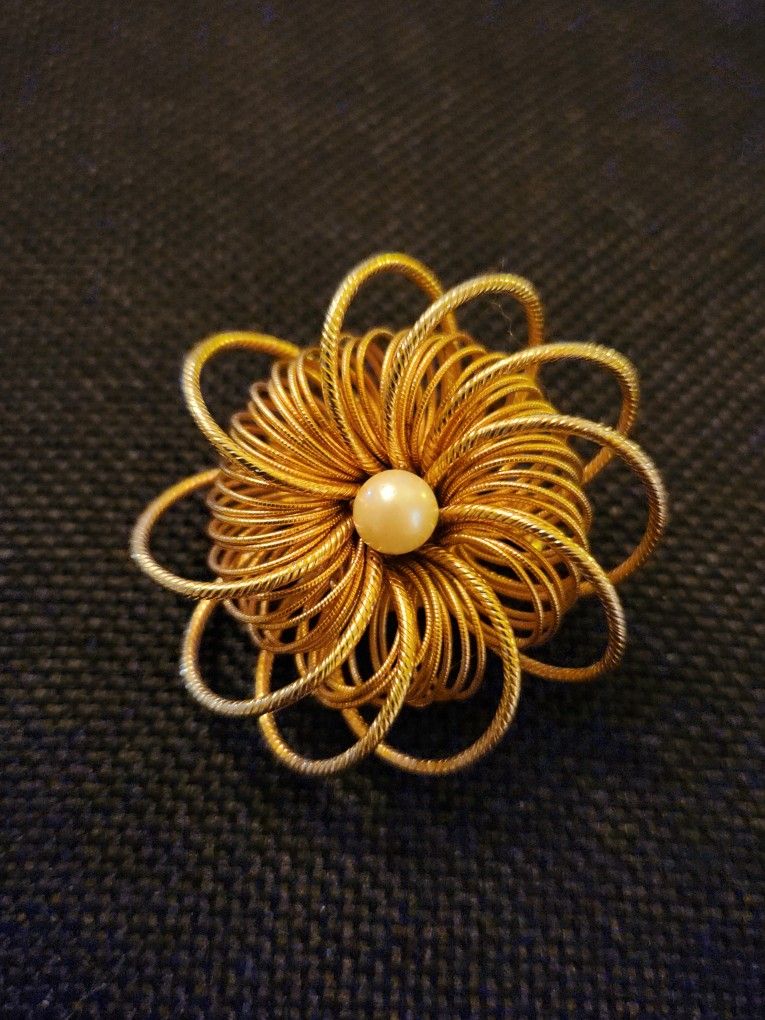 Gorgeous Vintage Costume Jewelry Brooch