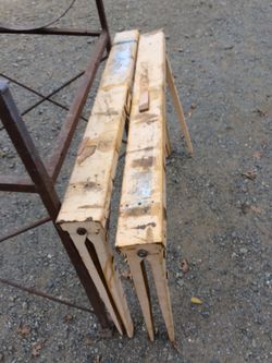 Metal saw horses