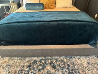 Beautiful Cali King Size Bed!!