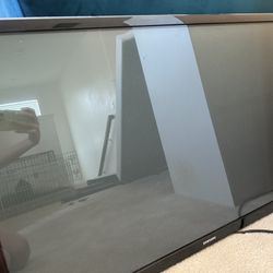 Samsung TV with Wall Mount & Google Chromecast