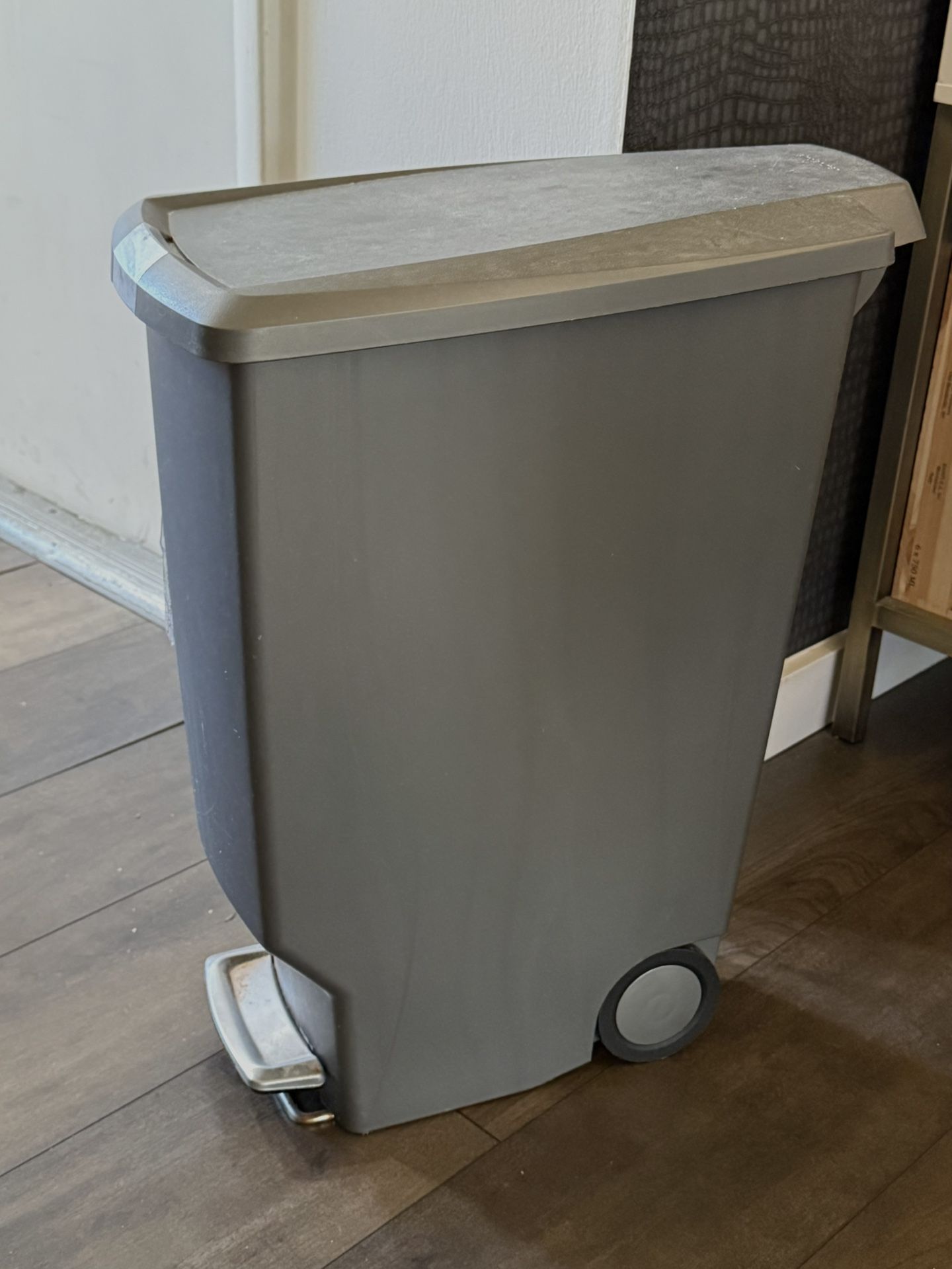 Garbage Bin /Storage Container Simplehuman on wheels 