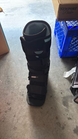 Ossur Formfit Walker boot.