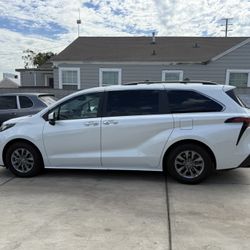 2022 toyota Sienna Xle 