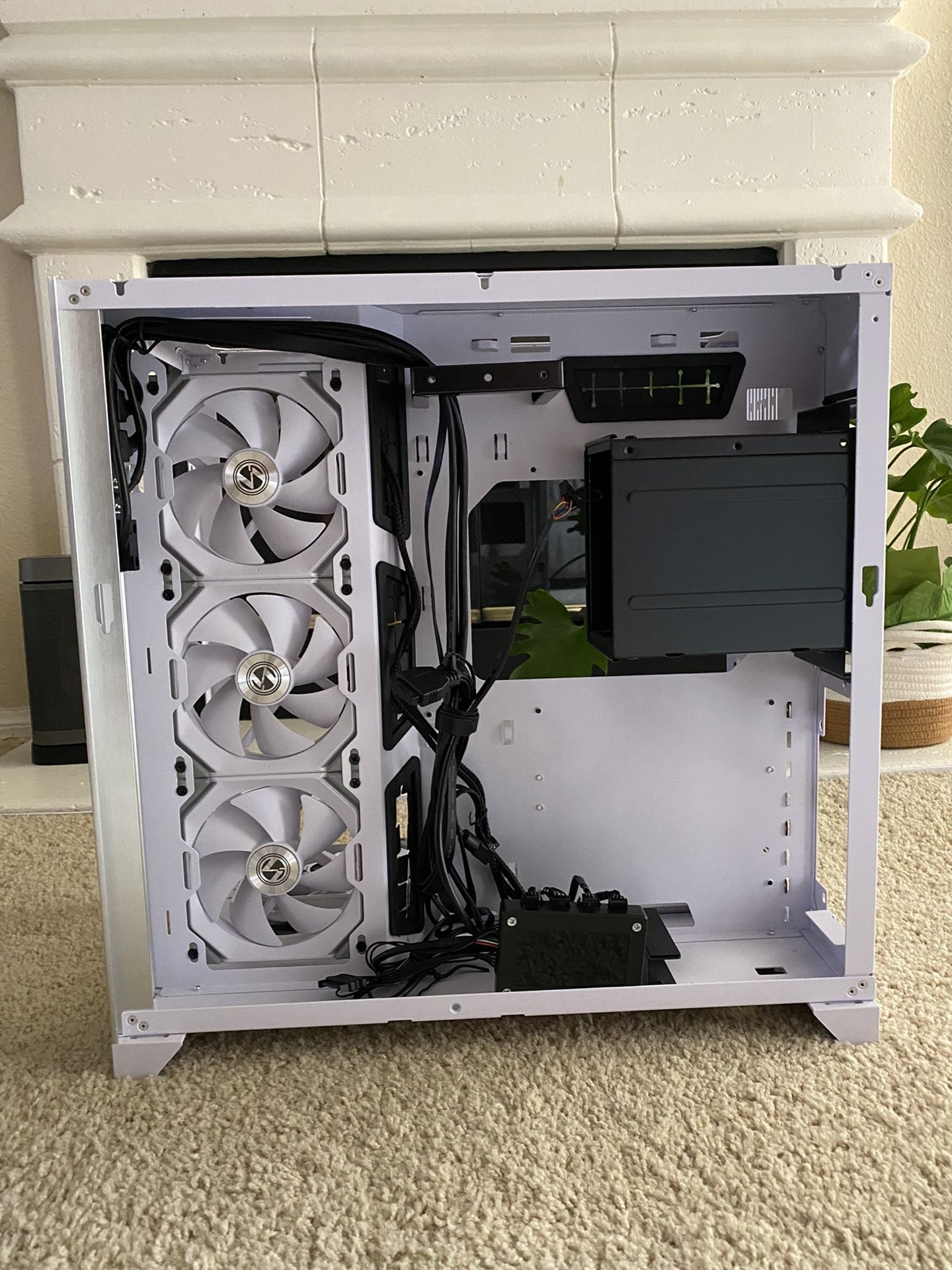 Lian li O11 Dynamic Case (White) + Lian li SL120 Uni fans Bundle. for Sale in San Diego, CA