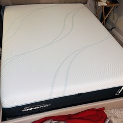 Tempur-Pedic Queen mattress - EXCELLENT Condition