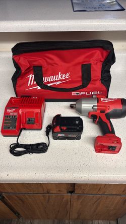 New Milwaukee M18  fuel 1/2 IMPACT WRENCH KIT