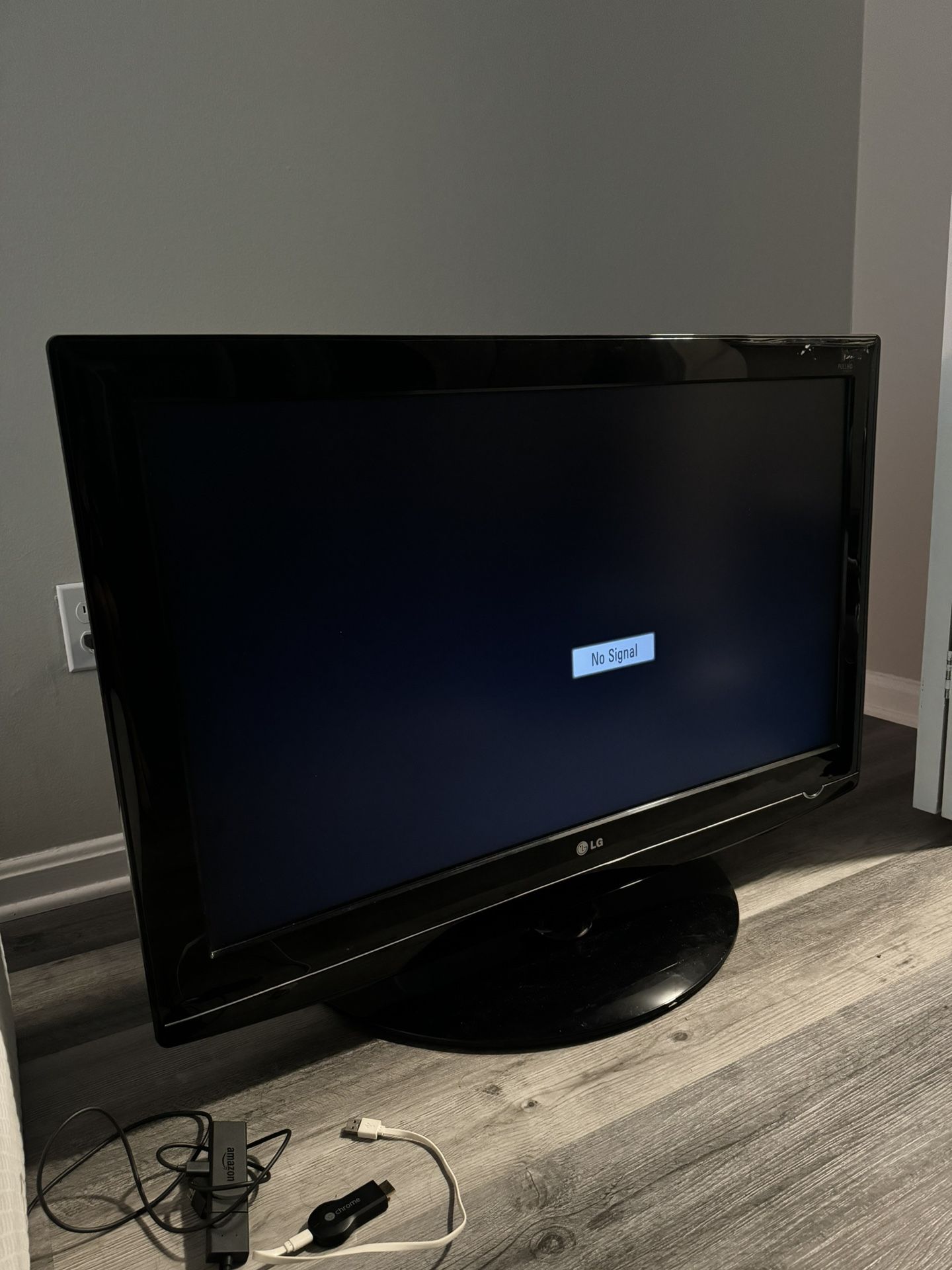 Lg 42 Inch Tv W/ Google Chromecast