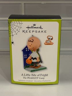 Hallmark Keepsake Peanuts A Little Bite Of Fright Charlie Brown Halloween Ornament 2011