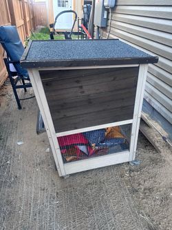 Outdoor Wooden Chicken Coop with Wire Enclosure