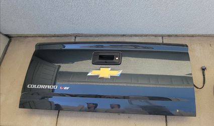 Tail gate for 2018 Chevy Colorado Z71 short bed Deepwood Green  color