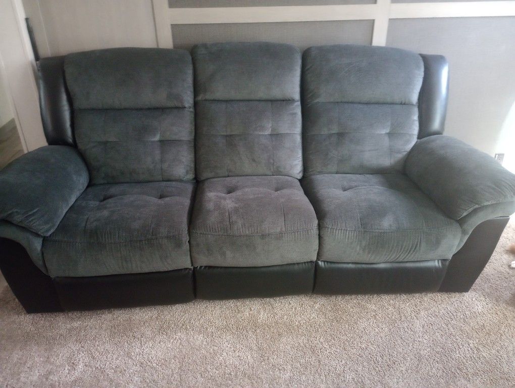 3 Seat Recliner Couch Mint Condition