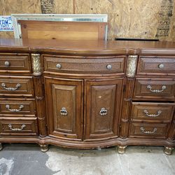 Buffet/ Cabinet 
