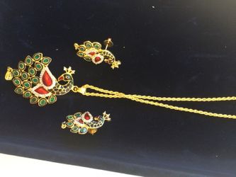 Peacock pendant with earings