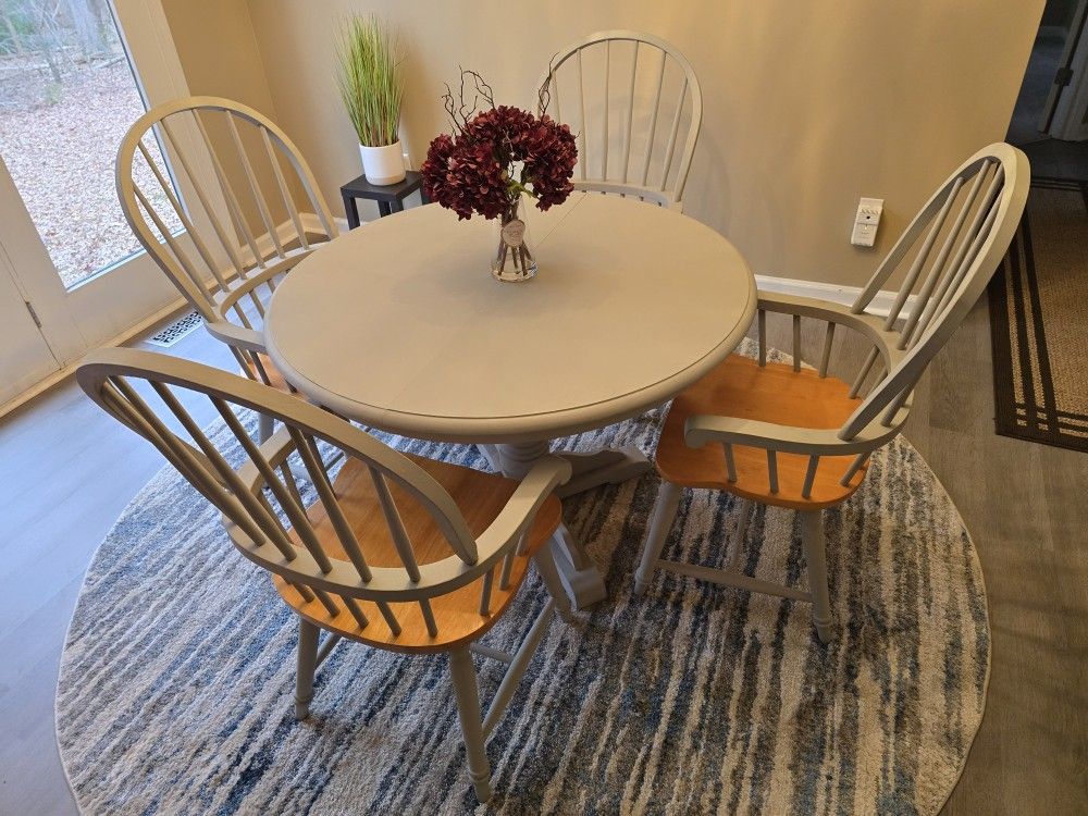 KITCHEN WOOD REFINISHED SOLID ROUND TABLE ( PAINTED REPOSE GRAY ) ( With A 18 Inch Table Leaf )