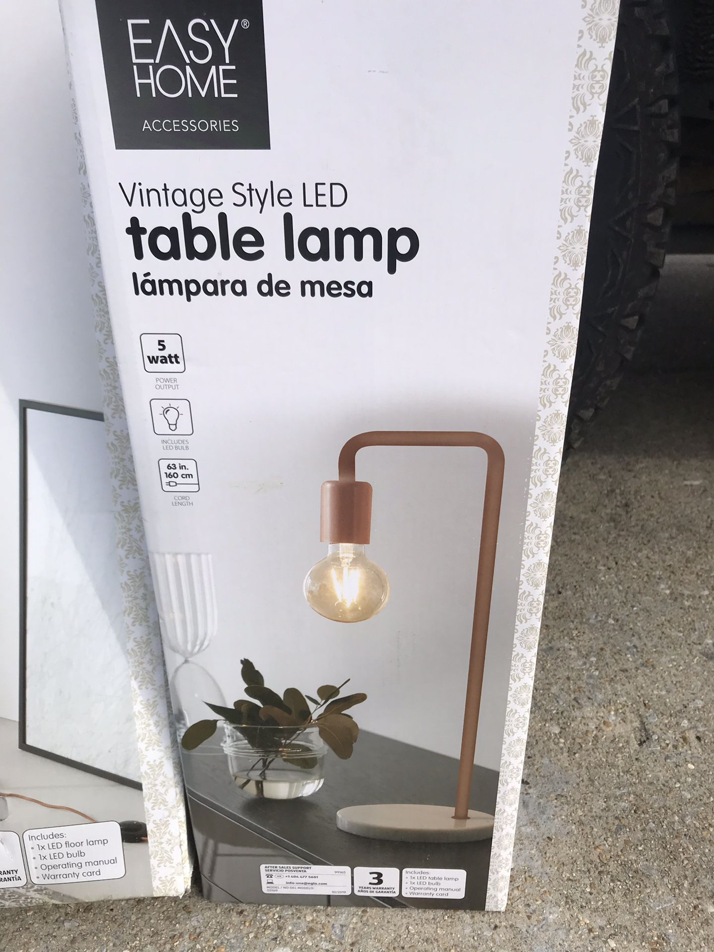Brand new table lamp Only $10
