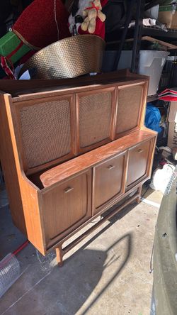 RCA VICTOR record player/stereo console