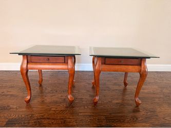 Set of 2 Traditional Cherry Finish Side Tables / Nightstands with Glass Top & Drawer