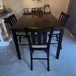 Living Spaces 4 Seat Table