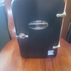 Desktop Mini Fridge.