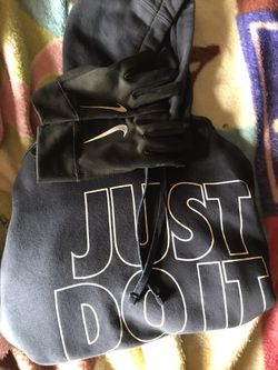 NIKE HOODIE BLUE SIZE LARGE WITH BLACK NIKE GLOVES