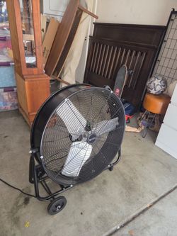 Utilitech 24-in High Velocity Indoor Industrial Fan, in Black