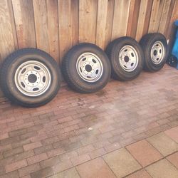 New Ford F350 Wheels and Tires 245x75x17