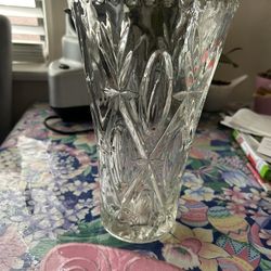 glass vase is not broken or chipped
