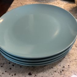Set of 4 Green Dinner Plates – Clean & Minimalist
