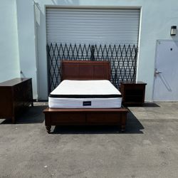 Queen Bedroom Set $499