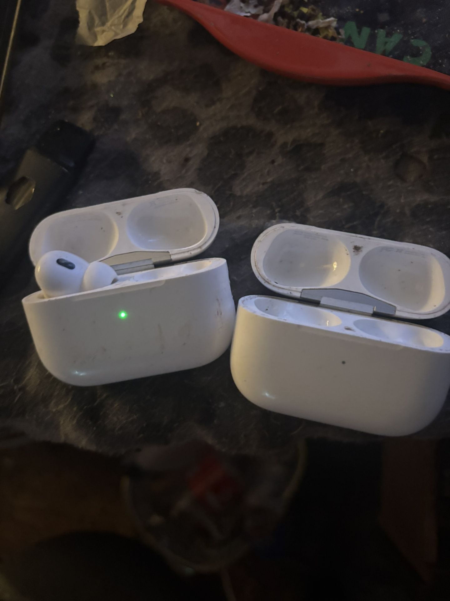 Air Pods - One Working AirPod (two Cases)