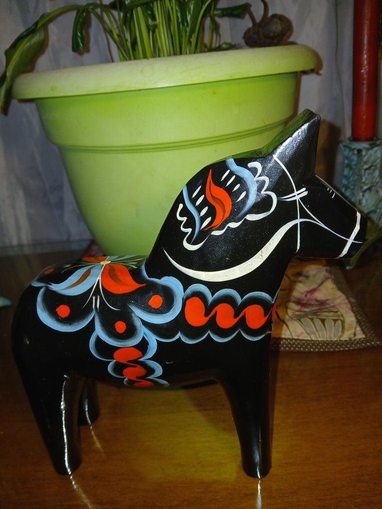 Black Sweeden Dala Horse