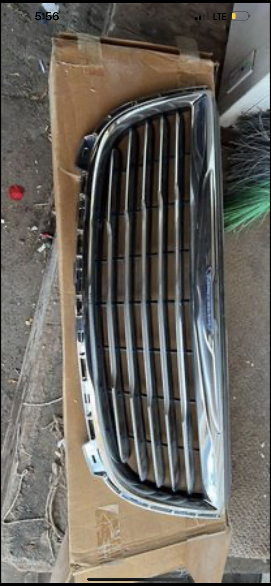 Chrysler Town & Country Van Grille 