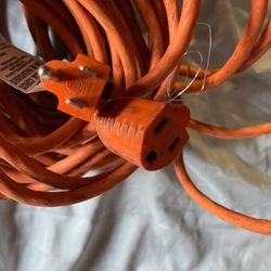 100' Extension Cord. Good Condition.