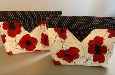 Quilted red poppy snap bag