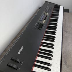 Yamaha S80 88-Key Synthesizer Keyboard – Great Condition!