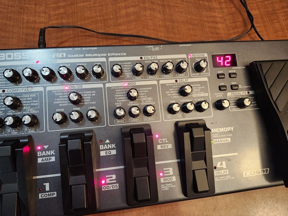 Boss ME-80 Guitar Multiple Effects Pedal  Used Japan Good condition