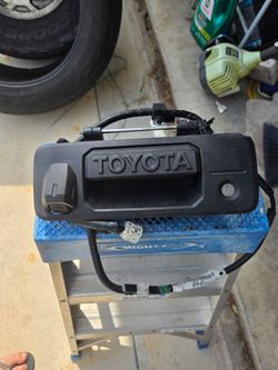 14-21 Toyota Tacoma tailgate handle